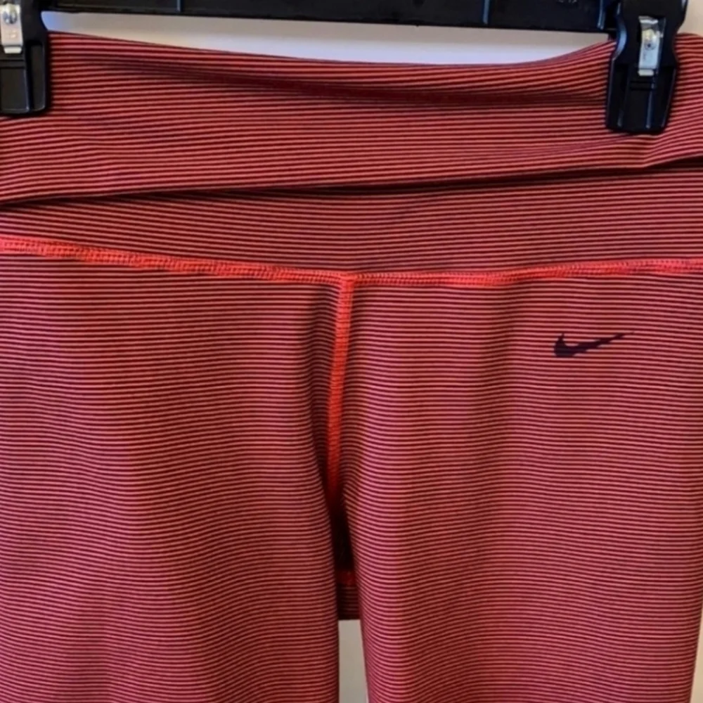 NIKE Legend 2.0 Capri Crop Tight Red Black Strip Leggings XS